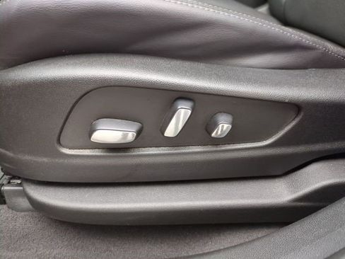 Certified 2024 Cadillac XT5 Premium Luxury w/ LPO, Floor Liner Package AWD/4WD image 19