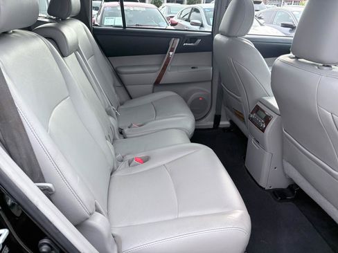 Used 2013 Toyota Highlander Limited AWD/4WD image 16