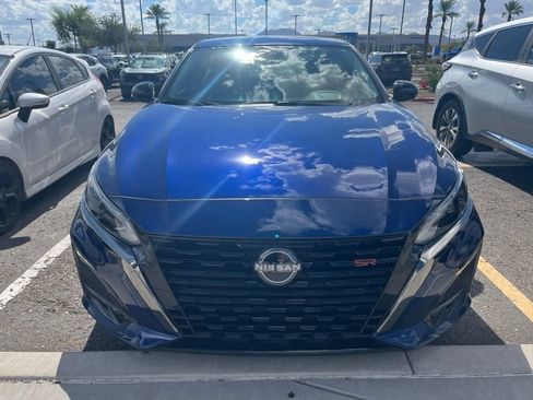 Used 2024 Nissan Altima 2.5 SR FWD image 2