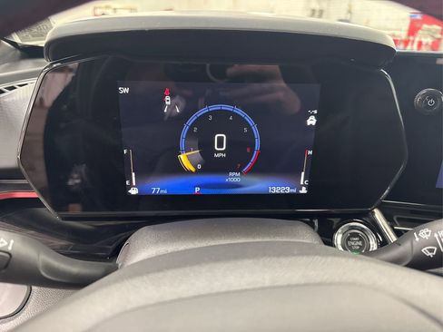 Used 2025 Chevrolet Trax RS image 21