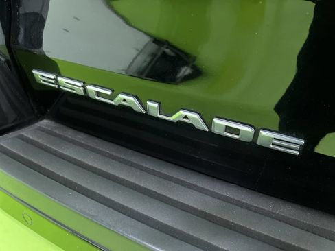 Used 2017 Cadillac Escalade Luxury AWD/4WD image 12