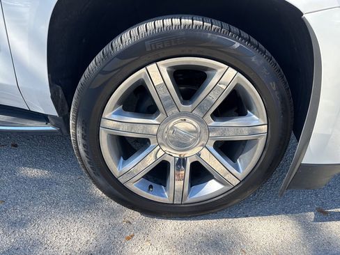 Used 2019 Cadillac Escalade ESV Premium Luxury image 10