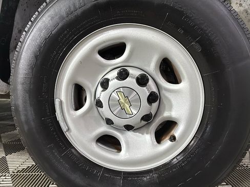 Used 2024 Chevrolet Express 2500 w/ Driver Convenience Package RWD image 32