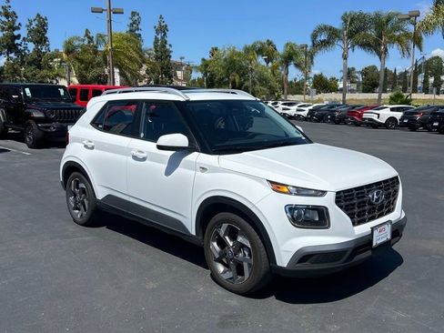 Used 2025 Hyundai Venue SEL image 6