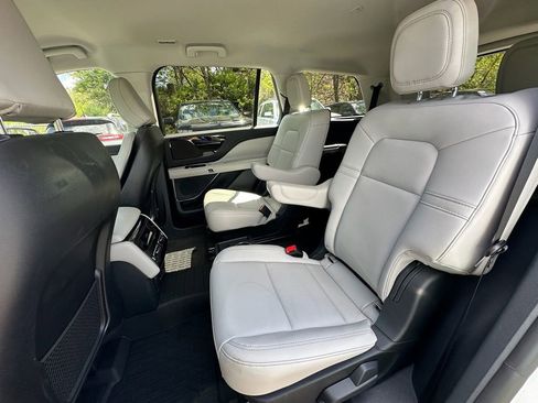 New 2026 Lincoln Aviator AWD image 18