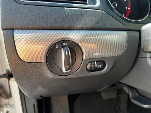 Used 2017 Volkswagen Jetta SE FWD image 26
