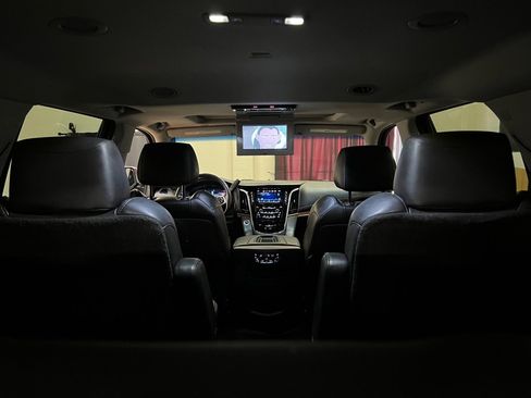 Used 2018 Cadillac Escalade Luxury RWD image 40