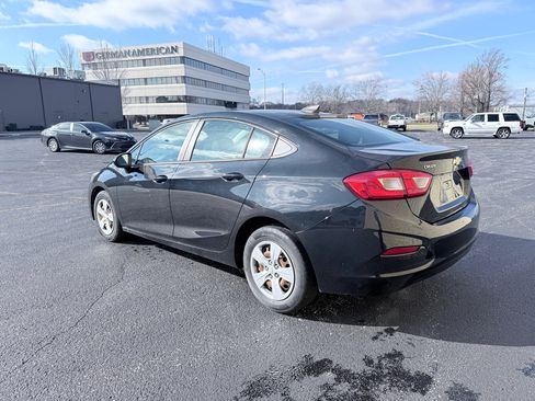 Used 2018 Chevrolet Cruze LS image 3
