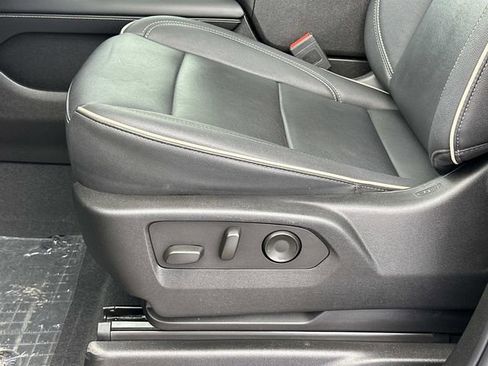 Used 2023 Chevrolet Suburban Premier image 24