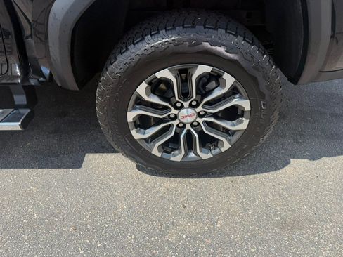 Used 2025 GMC Canyon Denali AWD/4WD image 5