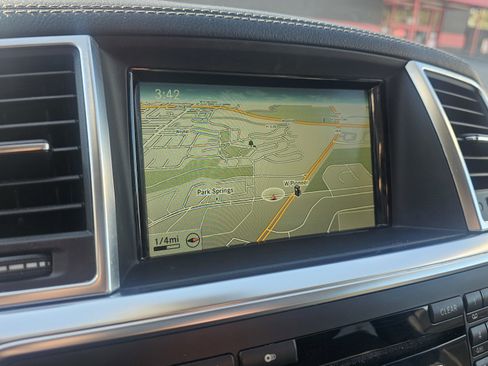 Used 2014 Mercedes-Benz GL 450 4MATIC 4dr GL 450 w/ Driver Assistance Package image 38