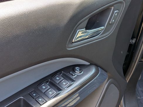 Used 2019 Chevrolet Colorado Z71 RWD image 9