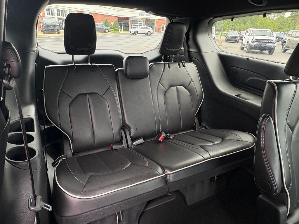 Used 2025 Chrysler Pacifica Limited FWD image 26