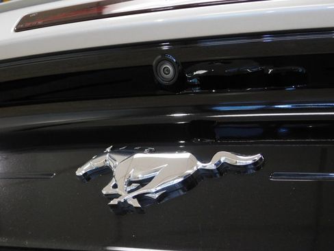 Used 2020 Ford Mustang Premium image 89