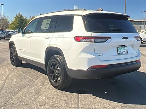 New 2025 Jeep Grand Cherokee L Laredo image 5
