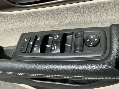 Used 2020 Chrysler Voyager LX w/ Cold Weather Group FWD image 26