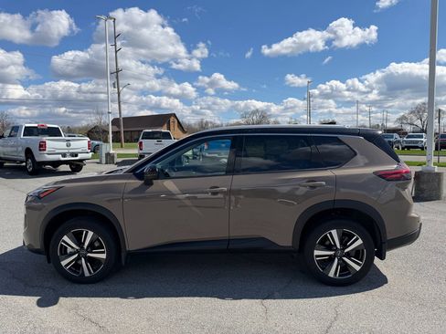 Used 2025 Nissan Rogue SL w/ Tech Package image 8