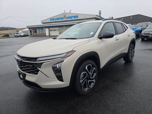 New 2026 Chevrolet Trax RS w/ Sunroof Package image 7