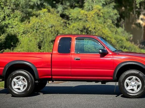 Used 2004 Toyota Tacoma 4x4 Xtracab w/ SR5 Pkg image 5