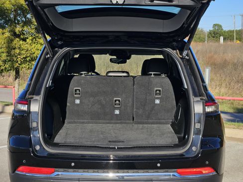 Used 2022 Jeep Grand Cherokee Limited image 9