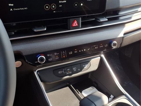 New 2026 Kia Carnival EX image 6