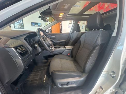 Used 2021 Nissan Rogue SV AWD/4WD image 4