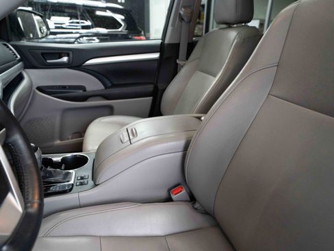 Used 2015 Toyota Highlander XLE image 10