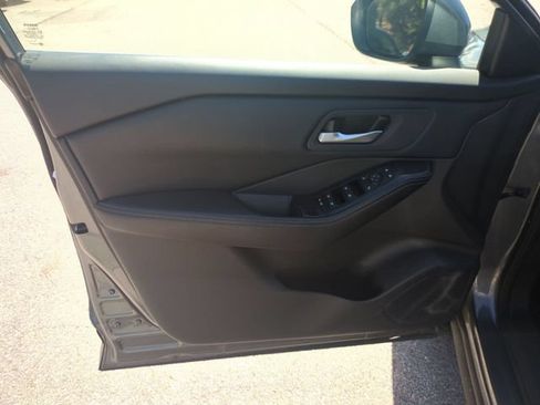 Used 2025 Nissan Rogue SV AWD/4WD image 12
