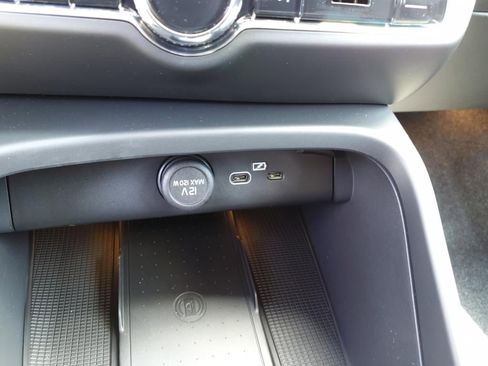 New 2025 Volvo XC40 B5 Plus w/ Protection Package Premier image 18