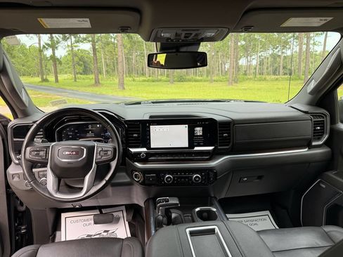 Used 2022 GMC Sierra 1500 SLT w/ SLT Premium Plus Package AWD/4WD image 14