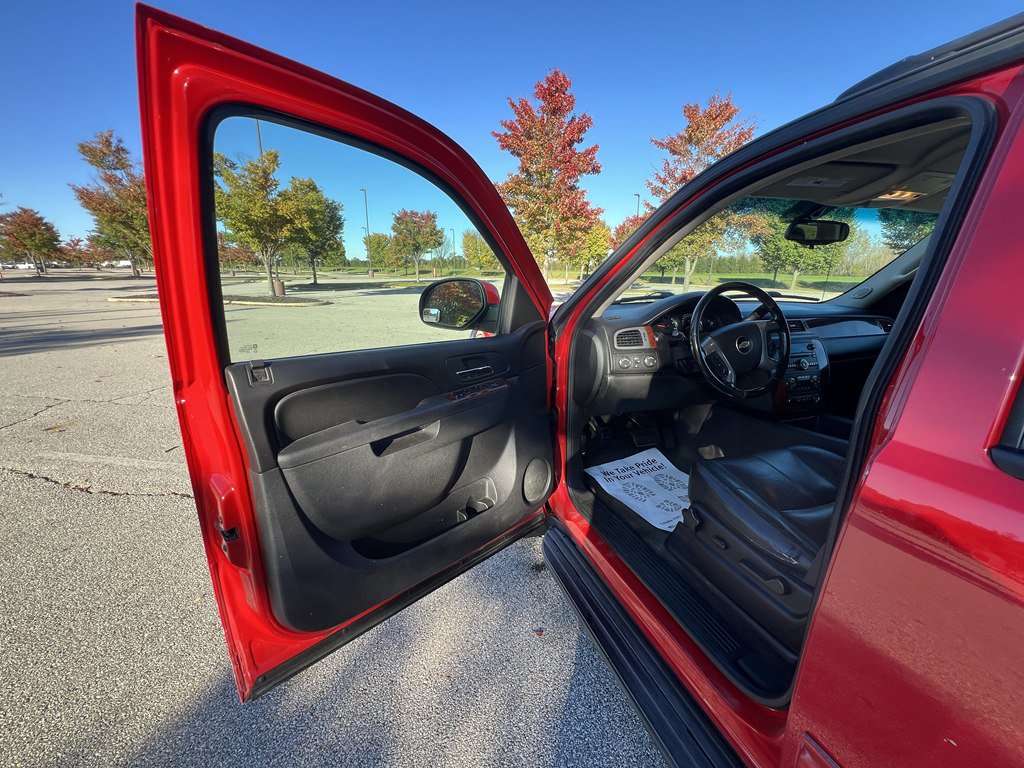 Used 2011 Chevrolet Avalanche LT AWD/4WD image 16