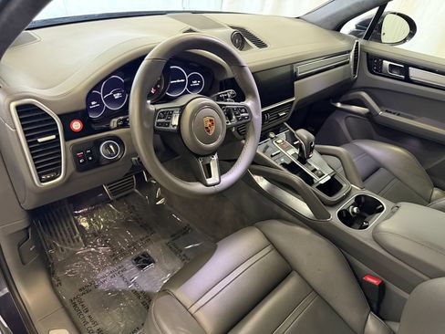 Certified 2019 Porsche Cayenne Turbo AWD/4WD image 4
