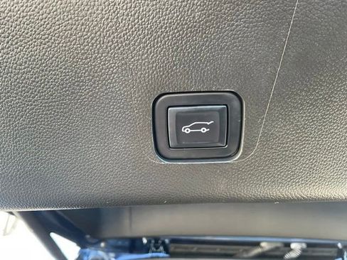Used 2022 Chevrolet Traverse LT AWD/4WD image 9