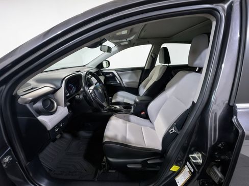 Used 2018 Toyota RAV4 XLE AWD/4WD image 14