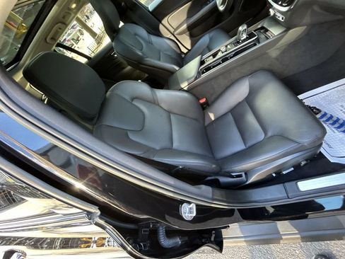 Used 2023 Volvo V60 B5 Cross Country Plus image 26