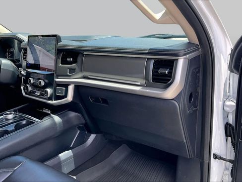 Used 2024 Ford Expedition XLT RWD image 17