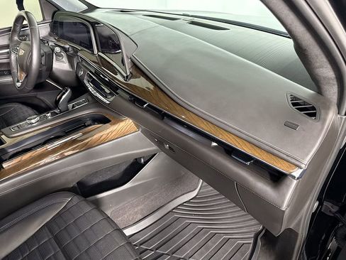 Used 2024 Cadillac Escalade ESV Sport Platinum w/ LPO, ONYX Package AWD/4WD image 32