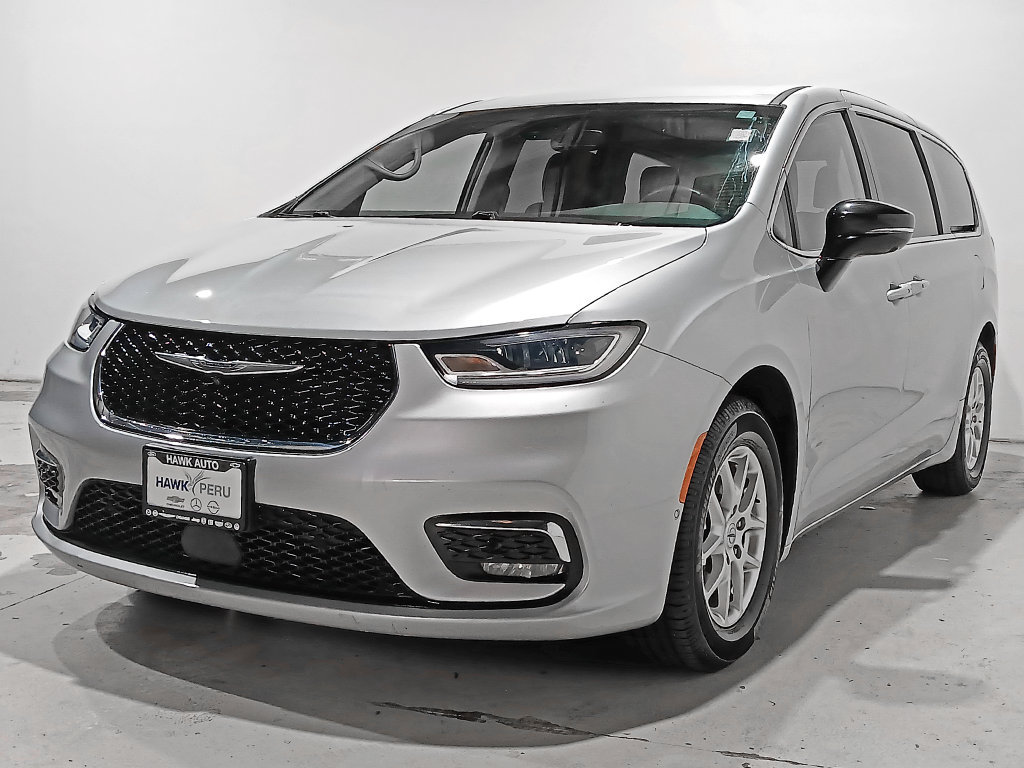 Used 2024 Chrysler Pacifica Touring-L FWD image 3