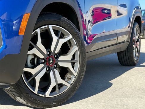 Used 2023 Kia Seltos SX image 2