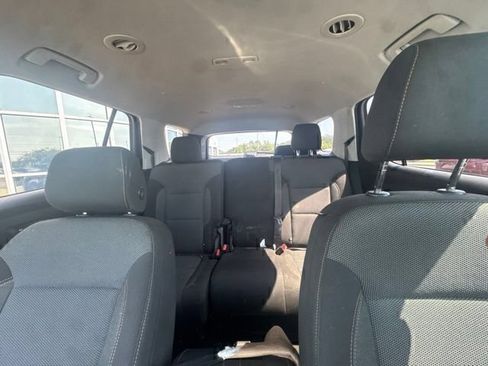 Used 2021 Chevrolet Traverse LS FWD image 18