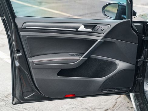 Used 2016 Volkswagen GTI SE image 8