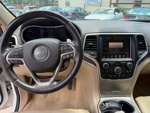 Used 2014 Jeep Grand Cherokee Overland w/ Advanced Technology Group AWD/4WD image 21