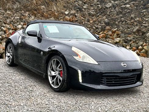 Used 2014 Nissan 370Z Touring w/ Sport Package RWD image 9