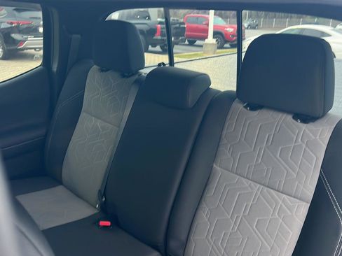 Used 2023 Toyota Tacoma TRD Off-Road w/ Technology Package image 31