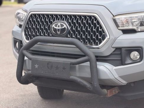 Used 2019 Toyota Tacoma TRD Sport AWD/4WD image 6
