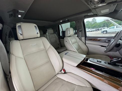 Used 2022 Cadillac Escalade Sport Platinum w/ Heavy-Duty Trailer Package AWD/4WD image 18