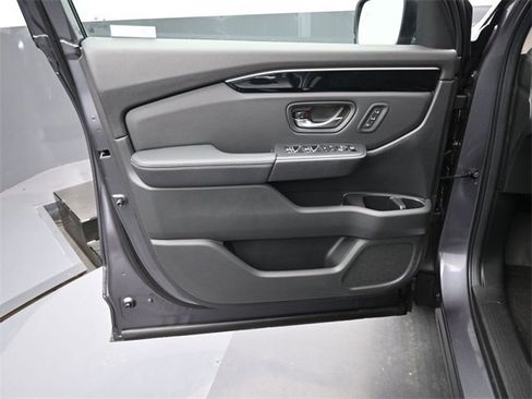 Used 2025 Honda Pilot EX-L image 22