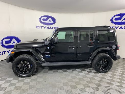Used 2022 Jeep Wrangler Unlimited Sahara w/ Cold Weather Group AWD/4WD image 6