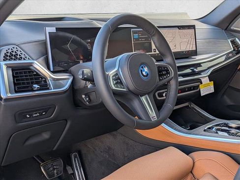 New 2026 BMW X5 xDrive50e image 3