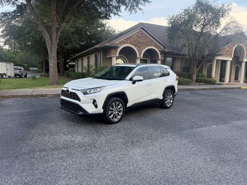 Used 2021 Toyota RAV4 XLE Premium FWD image 3